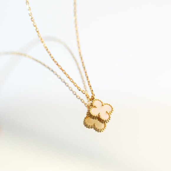 Van Cleef & Arpels four-leaf clover single flower white mother-of-pearl necklace - Picture 7 of 8
